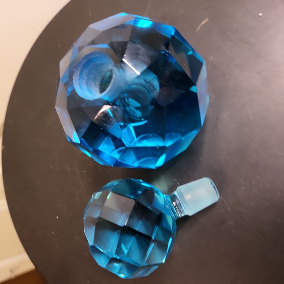 Vintage Blue Faceted Crystal Glass Perfume Bottle - Picture 5 of 11